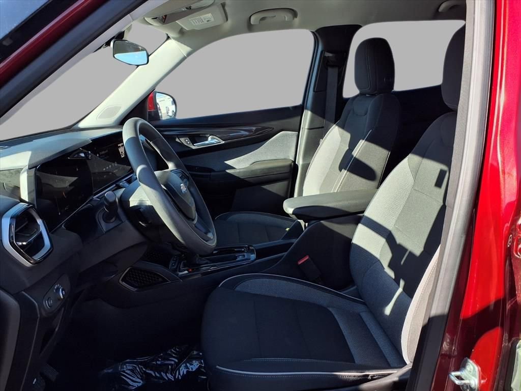 Used 2025 Chevrolet TrailBlazer LT w/ Driver Confidence Package image 21