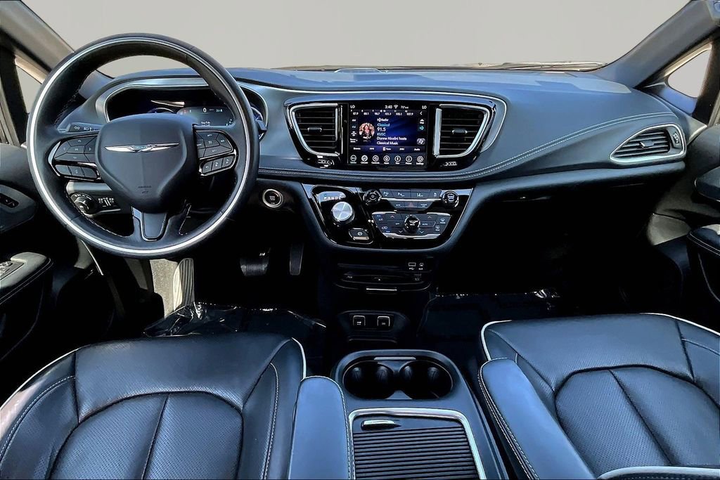 Used 2020 Chrysler Pacifica Limited w/ Advanced Safetytec Group FWD image 7