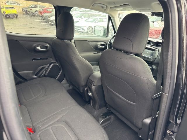 Used 2020 Jeep Renegade Latitude w/ Cold Weather Group image 12