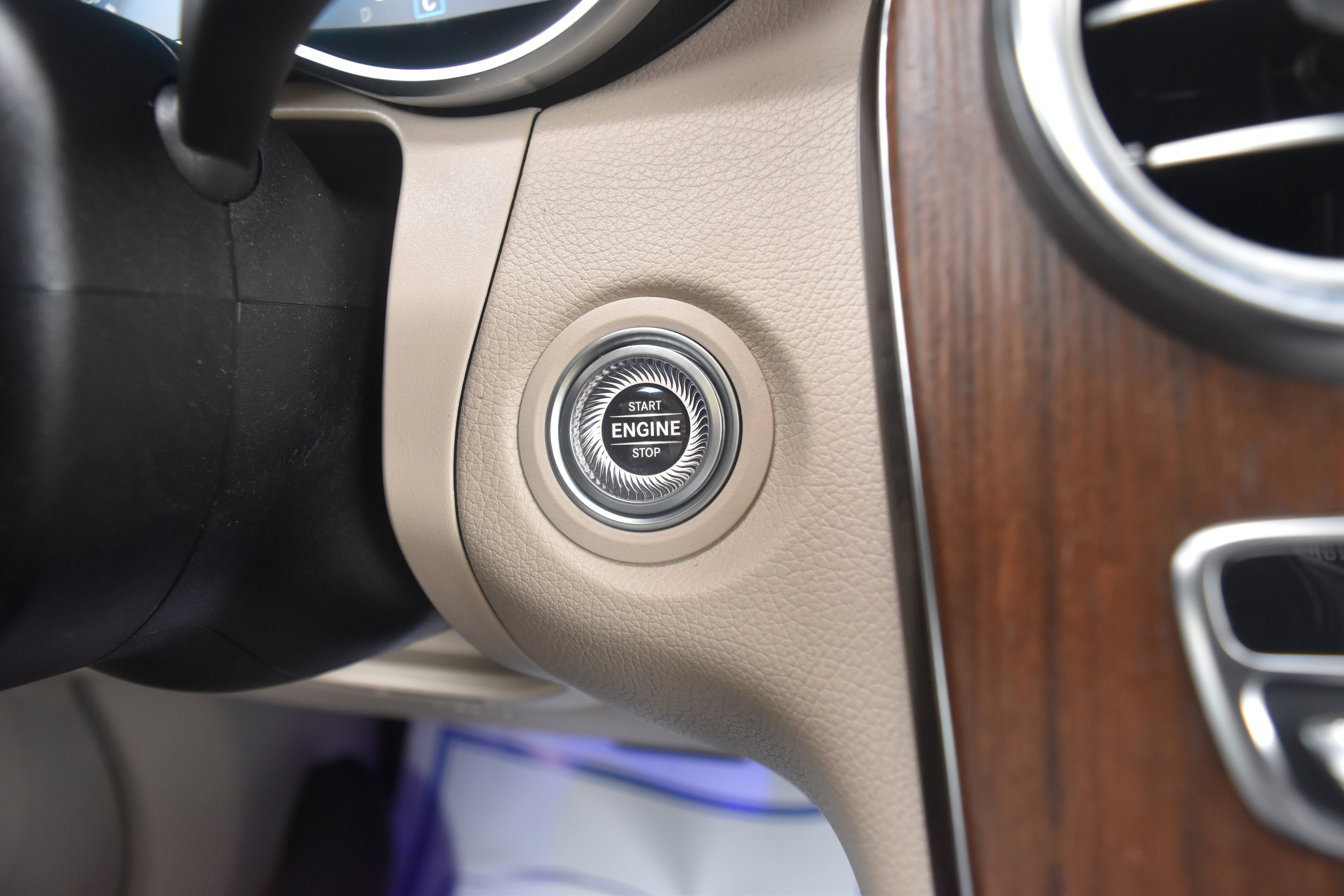 Used 2021 Mercedes-Benz GLC 300 4MATIC image 17