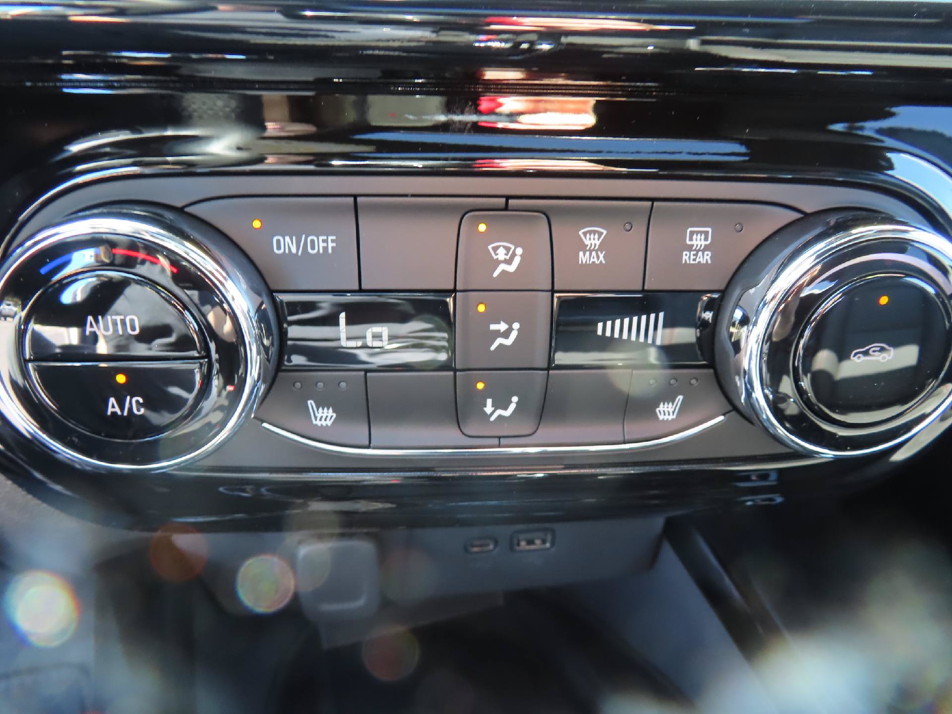New 2026 Chevrolet Trax RS w/ Sunroof Package FWD image 32