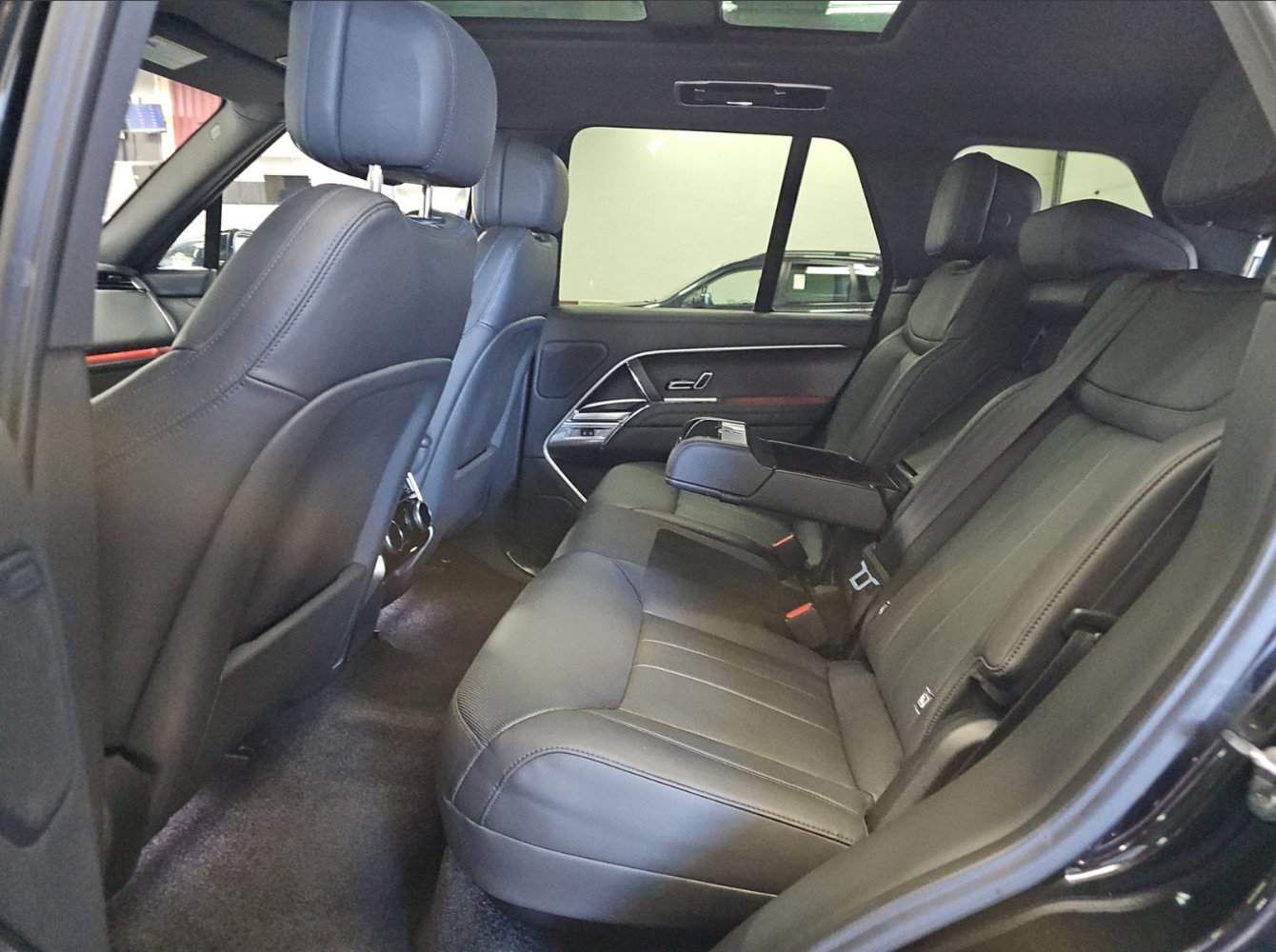 Used 2023 Land Rover Range Rover SE image 8