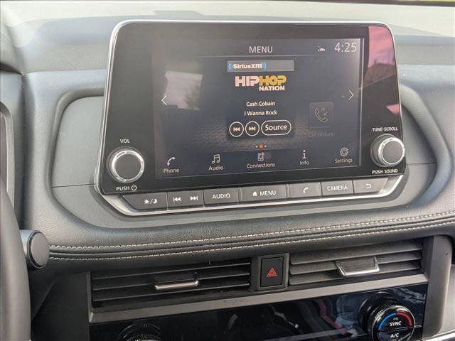 Used 2025 Nissan Rogue SV AWD/4WD image 14
