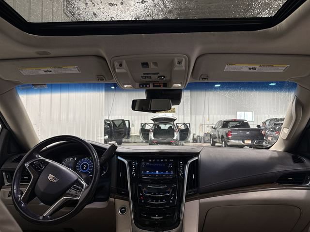 Used 2019 Cadillac Escalade ESV Luxury AWD/4WD image 4