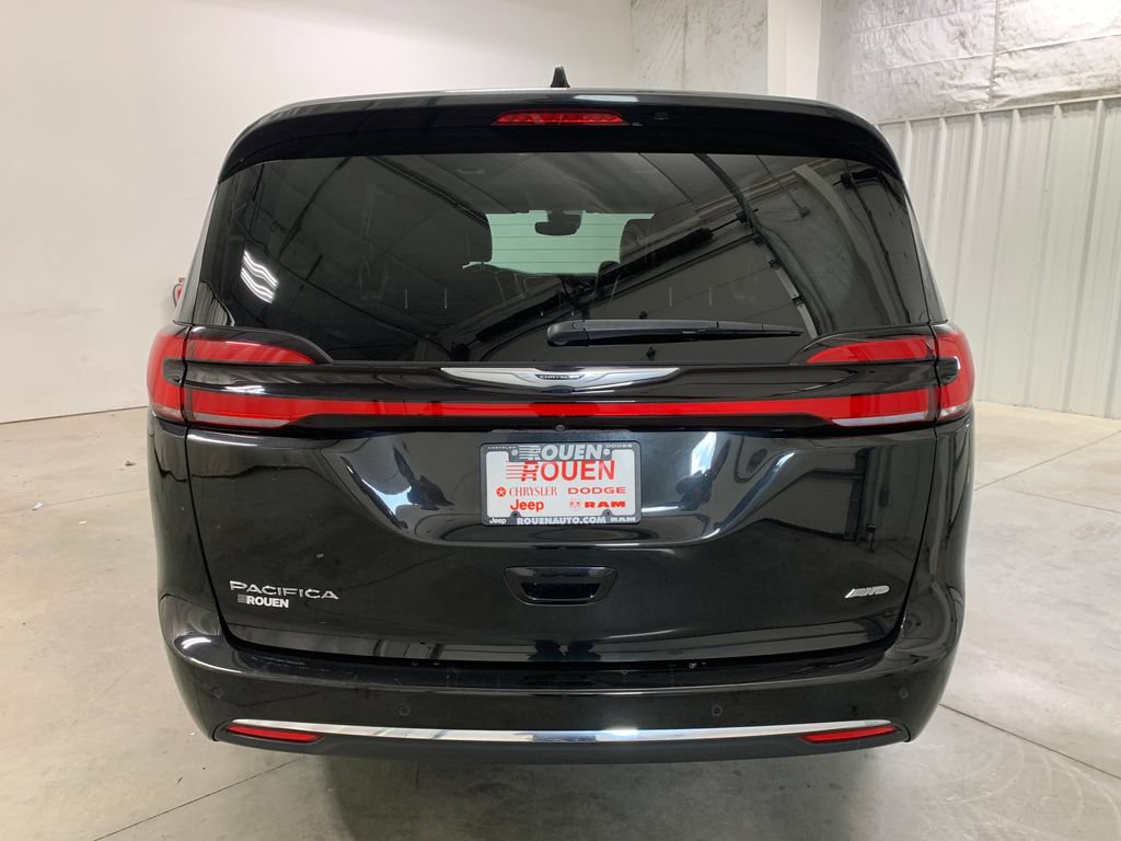 Used 2023 Chrysler Pacifica Touring-L w/ Uconnect Theater Family Group AWD/4WD image 7