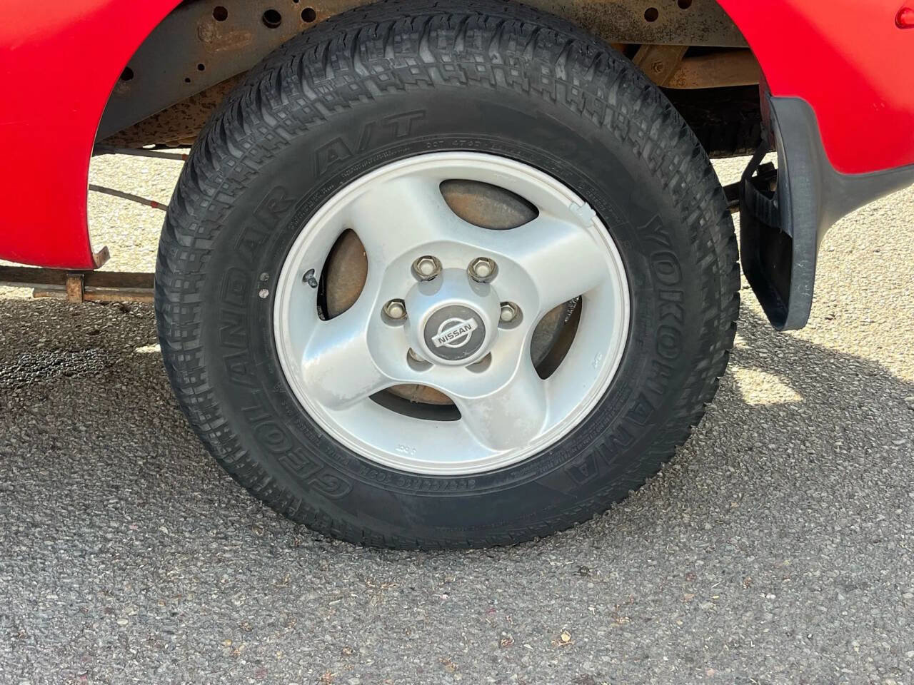 Used 2002 Nissan Frontier SE image 13