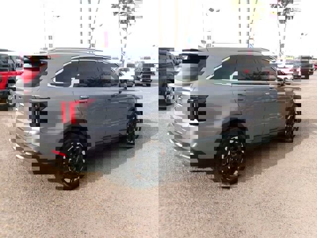 Used 2025 Kia Sorento S w/ Panoramic Sunroof Package image 7