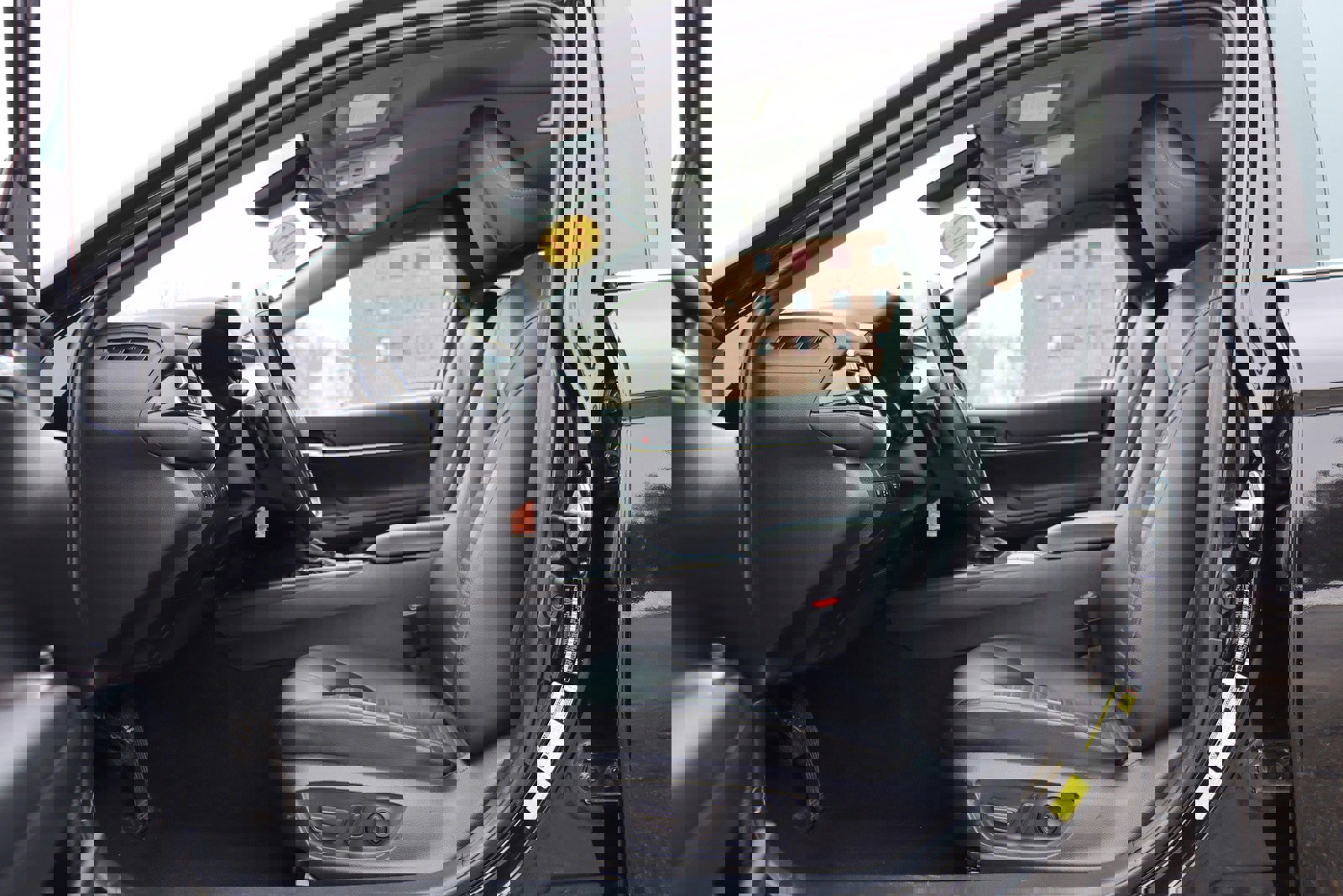 Used 2022 Toyota Camry SE image 11