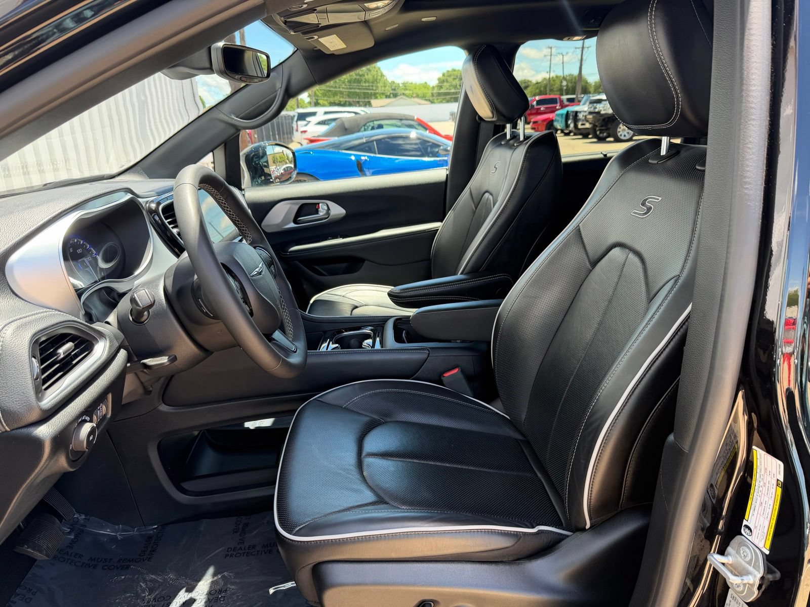 Used 2025 Chrysler Pacifica Limited FWD image 20