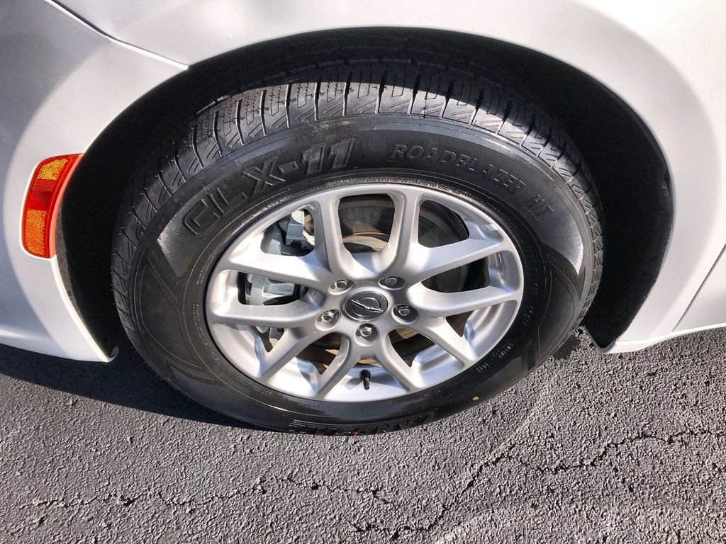 Used 2024 Chrysler Pacifica Touring-L FWD image 10