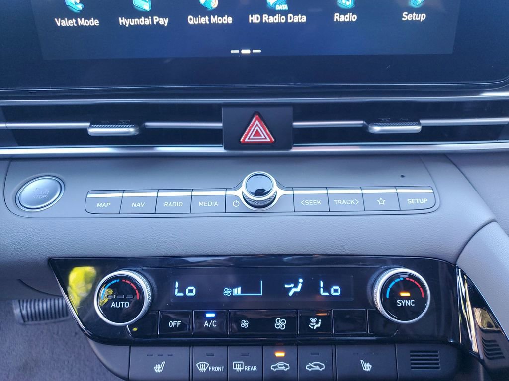 Used 2025 Hyundai Elantra SEL FWD image 27