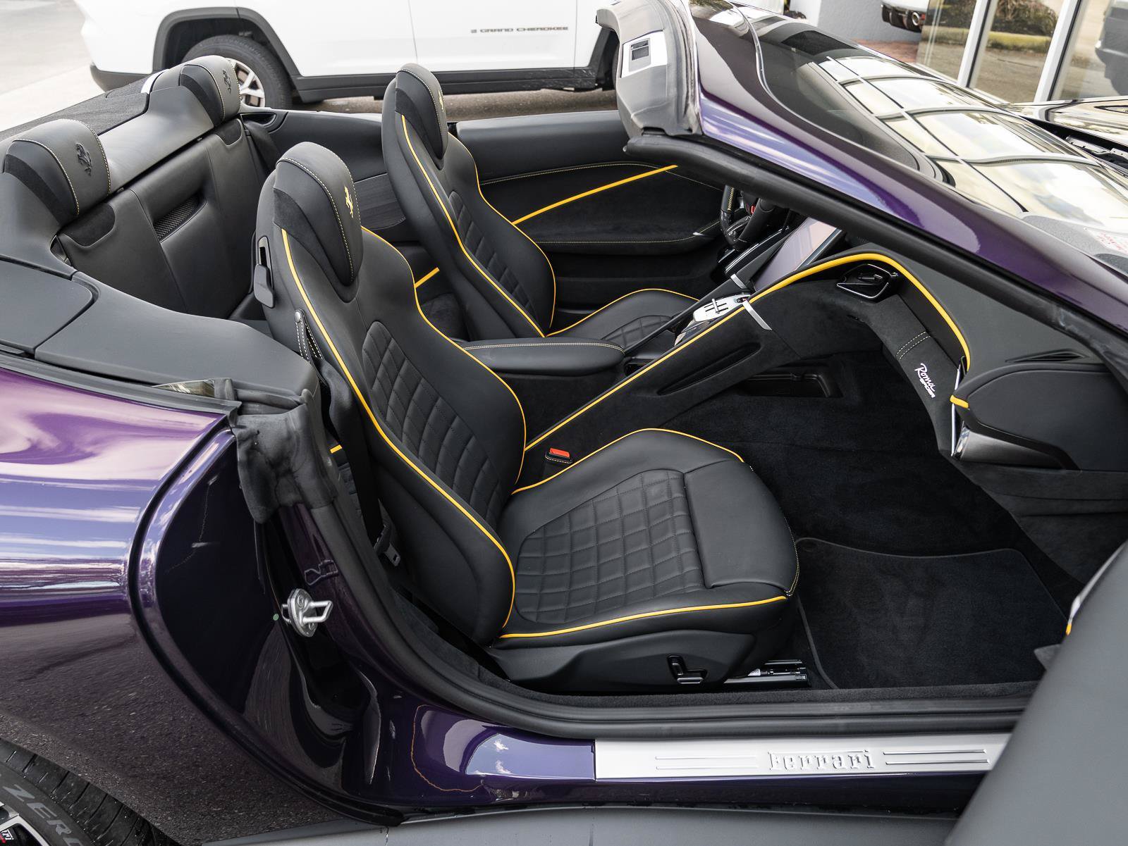 Used 2025 Ferrari Roma Spider RWD image 28