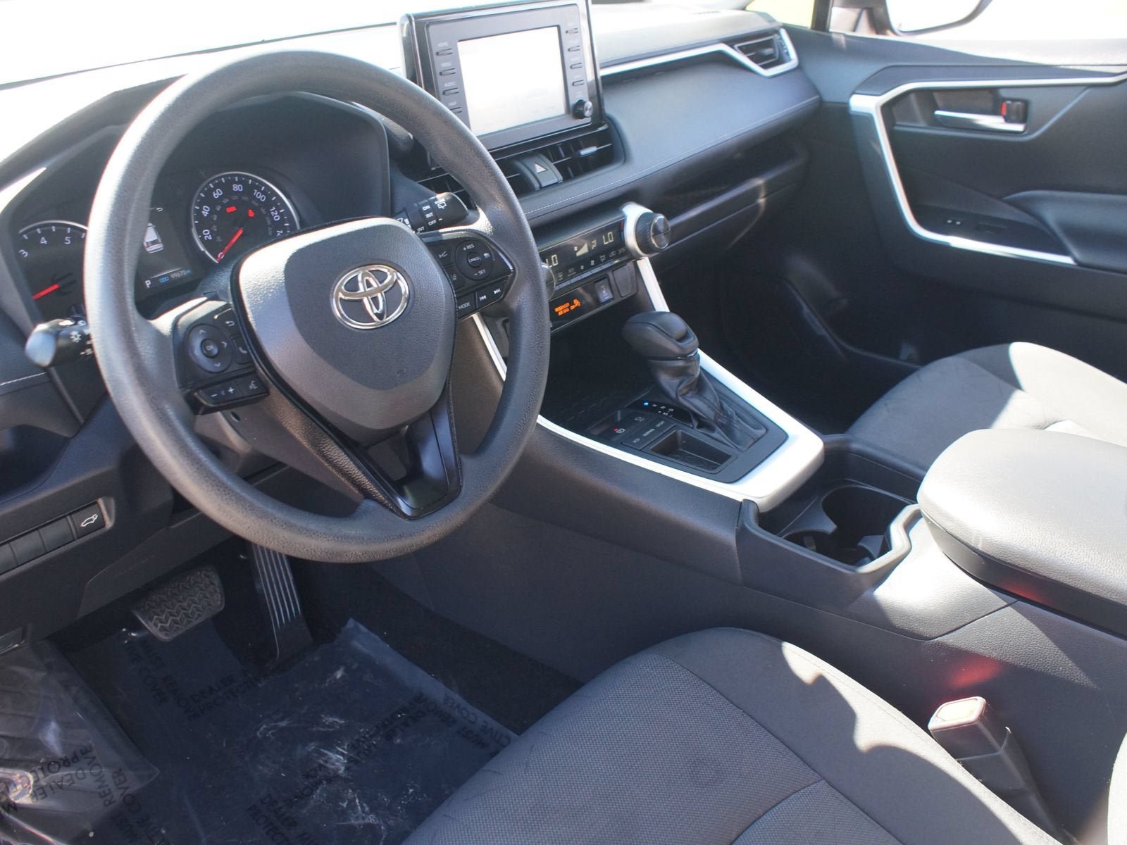 Used 2019 Toyota RAV4 XLE w/ Convenience Package FWD image 14