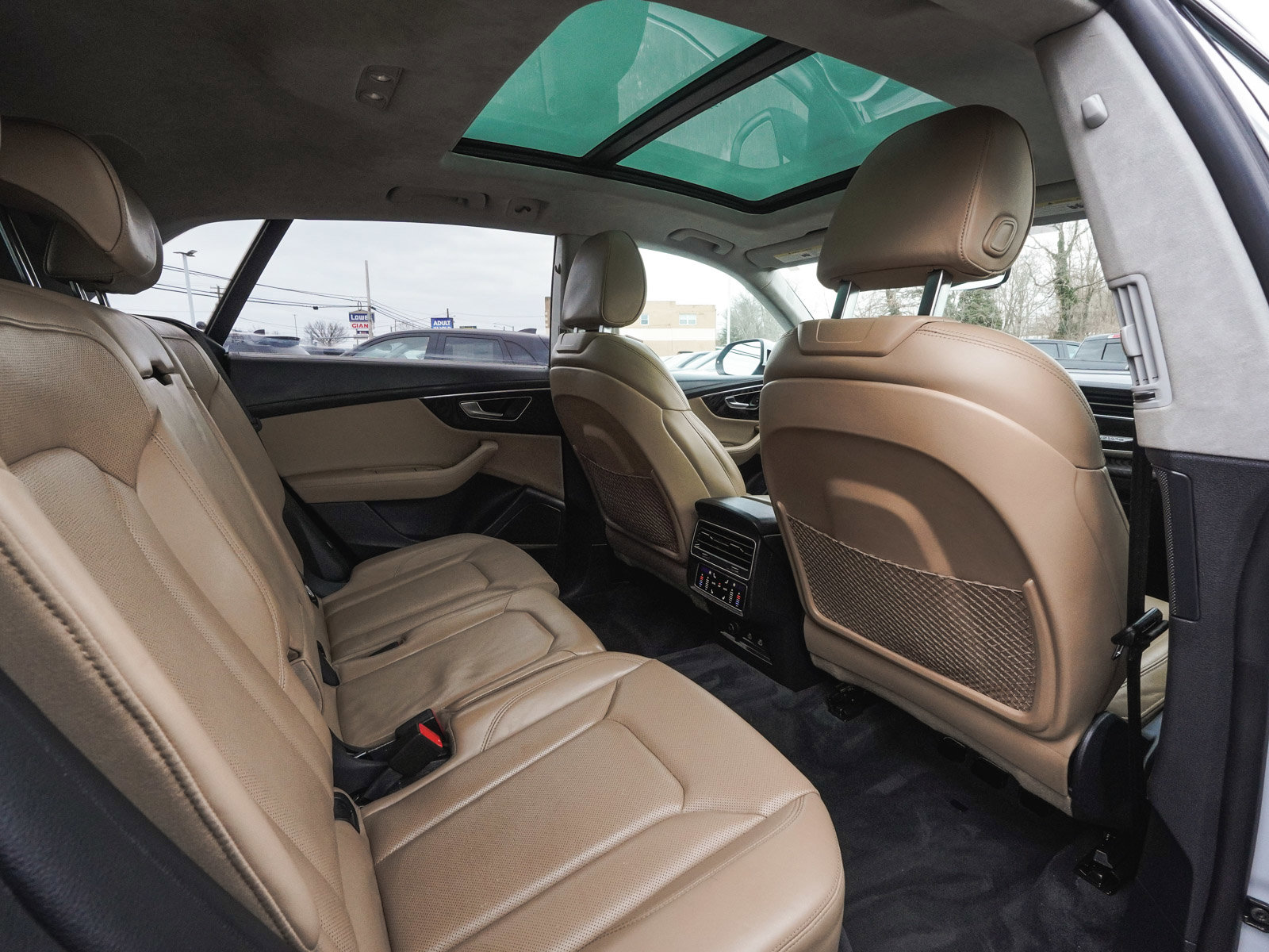 Used 2022 Audi Q8 Prestige w/ Prestige Package image 41