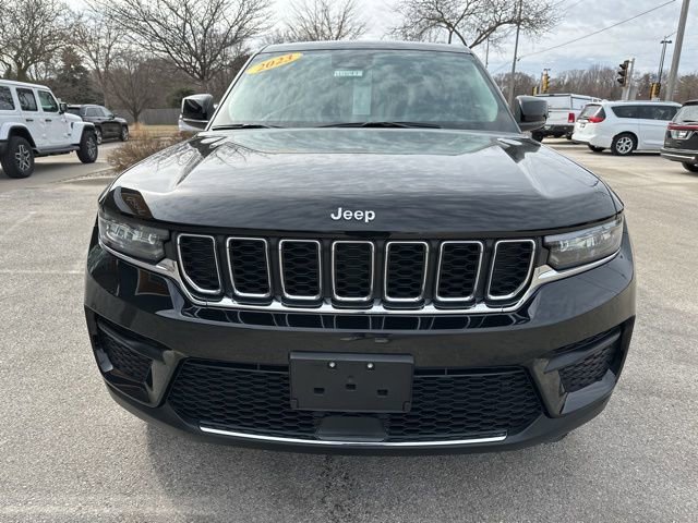 Used 2023 Jeep Grand Cherokee Laredo image 3