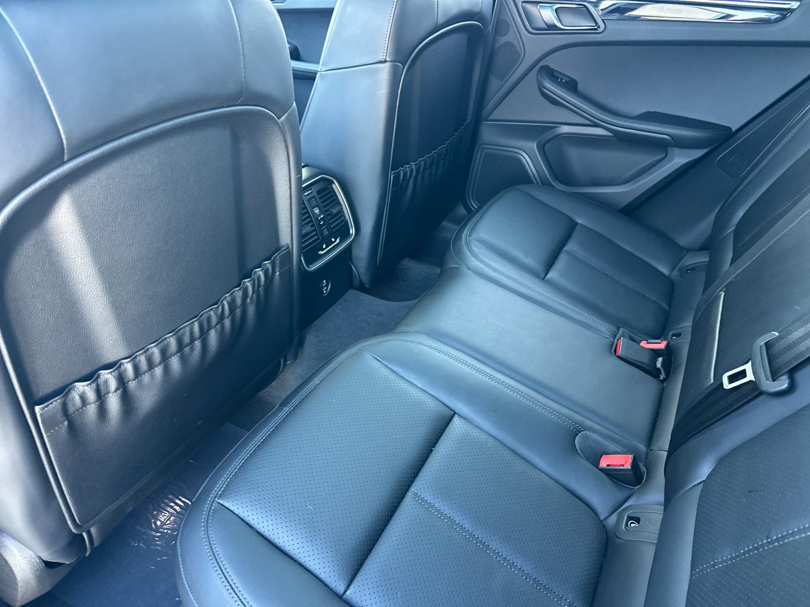 Certified 2026 Porsche Macan AWD/4WD image 23