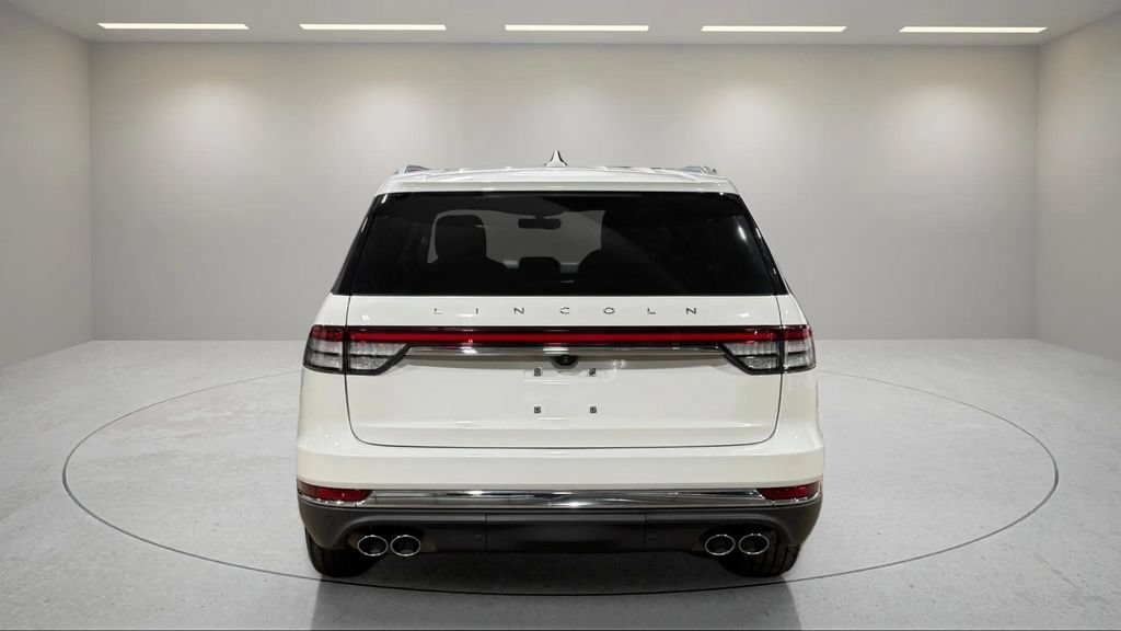 Certified 2023 Lincoln Aviator Reserve w/ Elements Package Plus AWD/4WD image 4