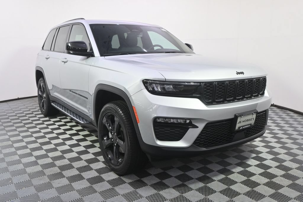 Used 2025 Jeep Grand Cherokee Limited w/ Black Appearance Package AWD/4WD image 9