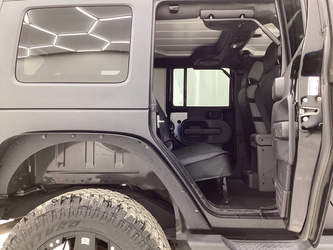 Used 2009 Jeep Wrangler Unlimited Sahara w/ Dual Top Group image 21