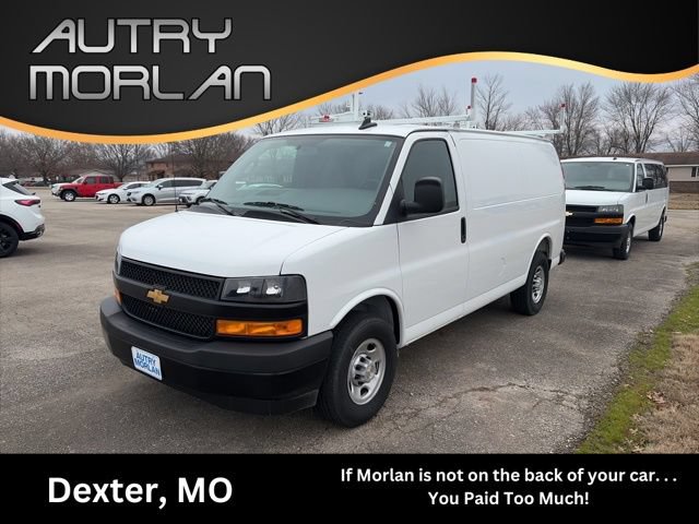 Used 2025 Chevrolet Express 3500 w/ Driver Convenience Package RWD image 1