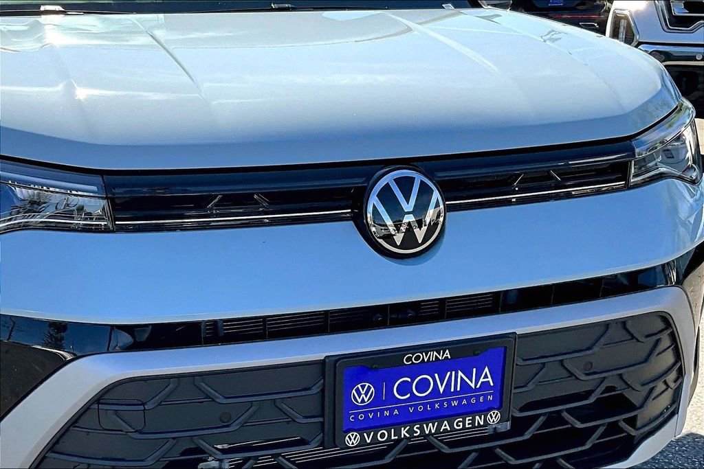 New 2026 Volkswagen Taos SE image 29