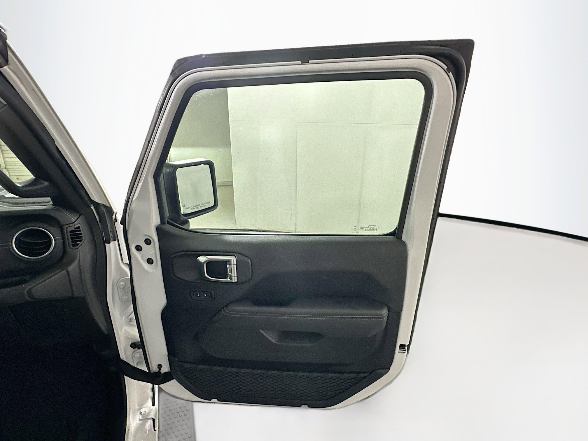 Used 2023 Jeep Wrangler Sahara image 31