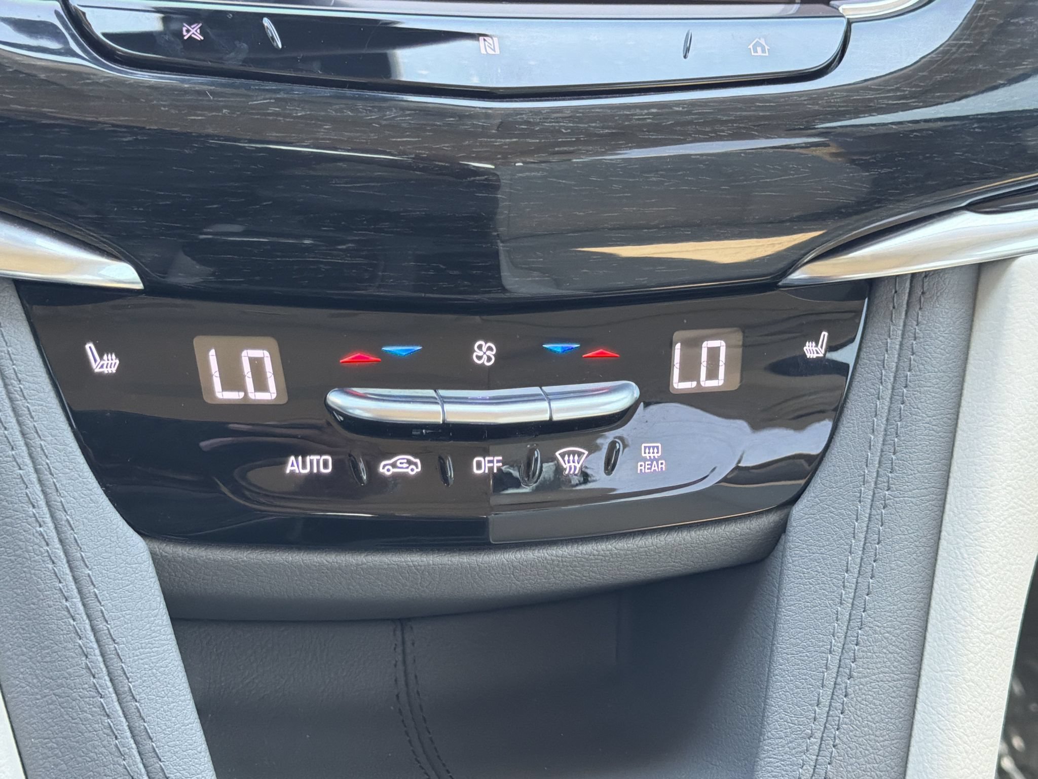 Used 2020 Cadillac XT6 Premium Luxury FWD image 6