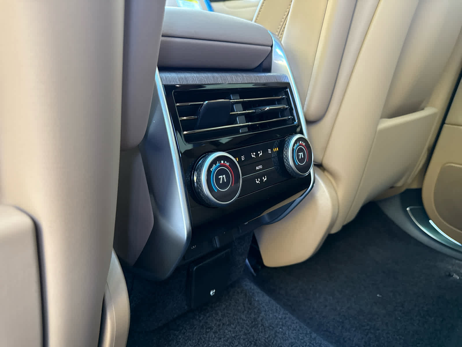 New 2025 Land Rover Range Rover SE image 17