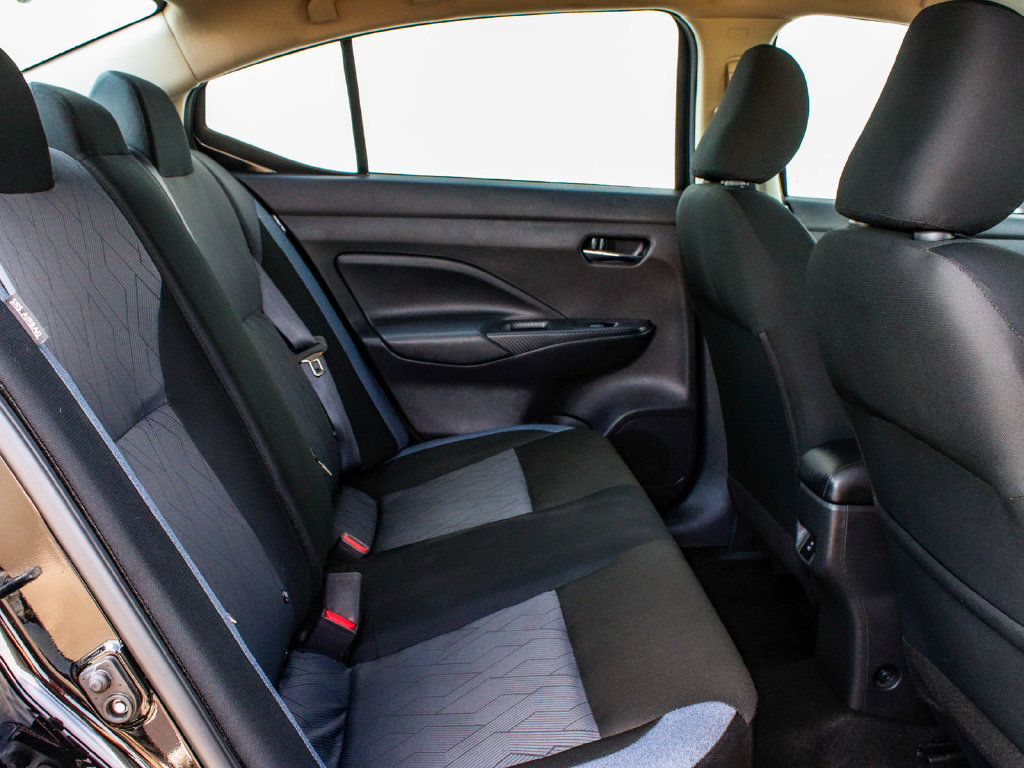 Used 2025 Nissan Versa SV FWD image 35