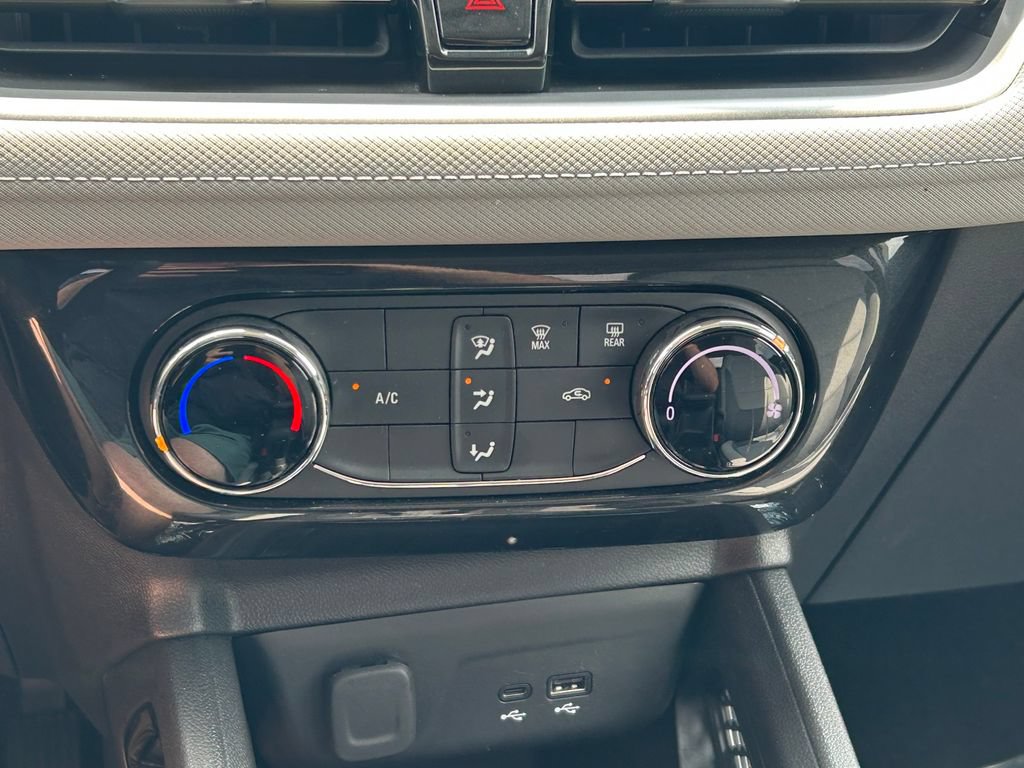 Used 2025 Chevrolet TrailBlazer LT FWD image 27