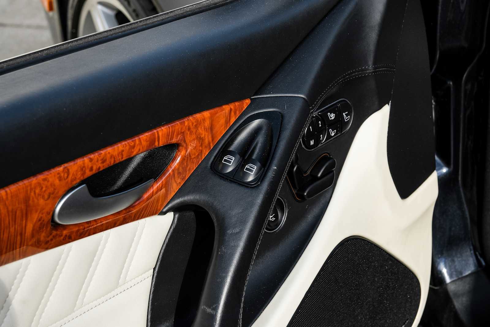 Used 2011 Mercedes-Benz SL 550 image 35