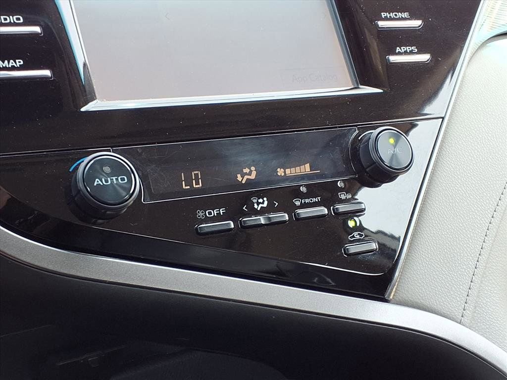 Used 2019 Toyota Camry SE w/ Convenience Package FWD image 8