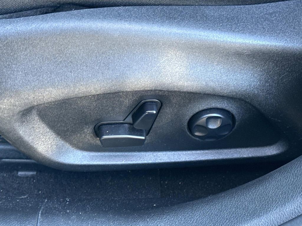 Used 2018 Jeep Renegade Latitude w/ Popular Equipment Group image 20