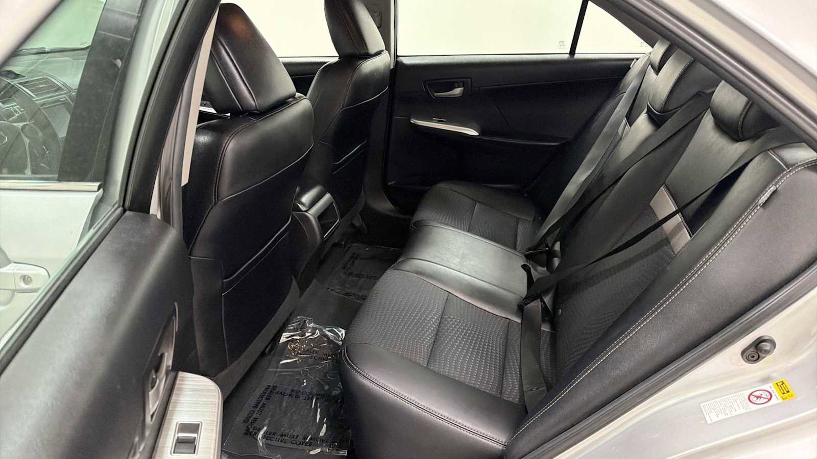 Used 2014 Toyota Camry SE image 23