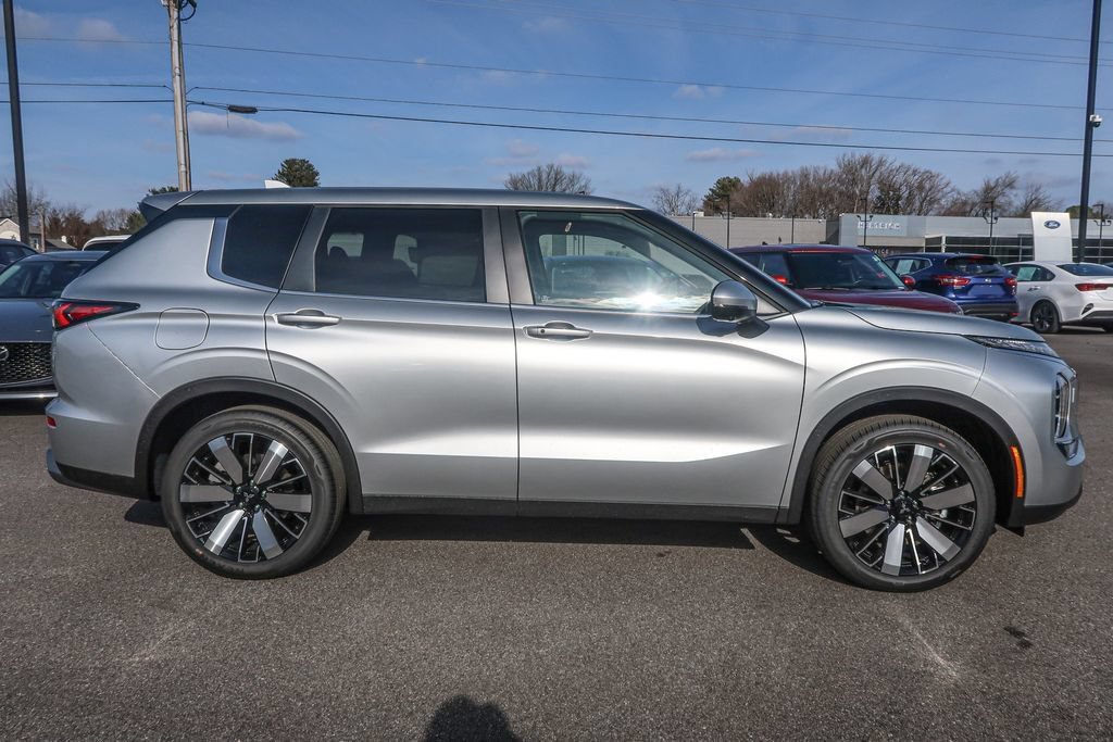 New 2026 Mitsubishi Outlander SE AWD/4WD image 8