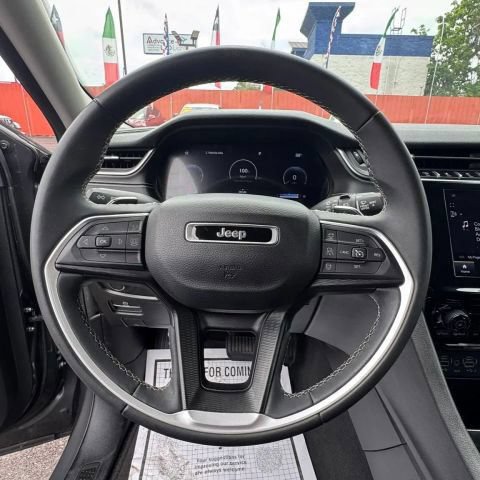 Used 2024 Jeep Grand Cherokee Laredo RWD image 12