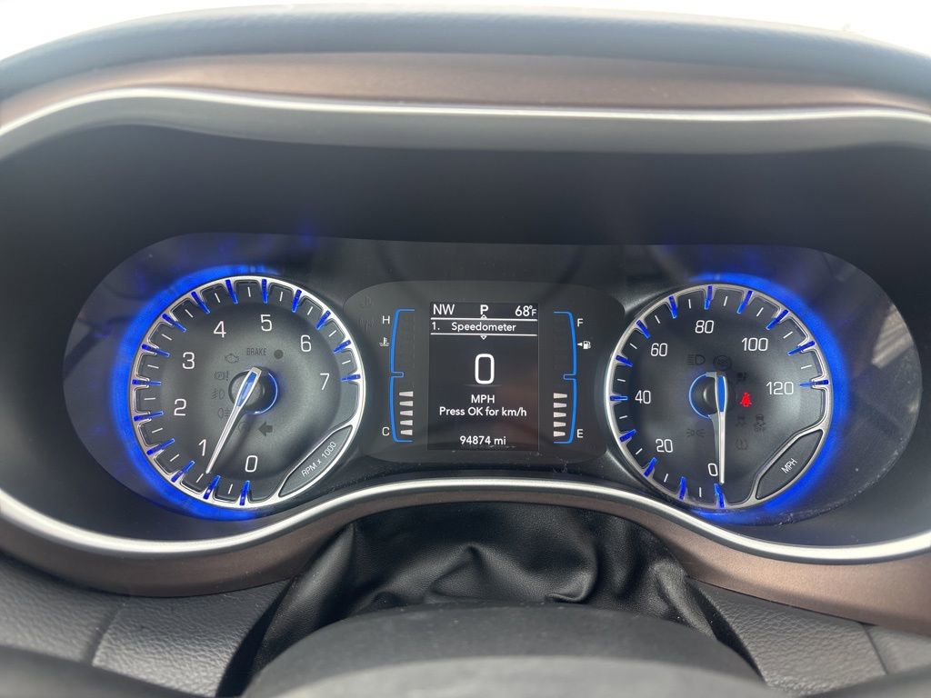 Used 2017 Chrysler Pacifica Touring-L FWD image 20