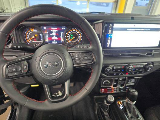 Used 2024 Jeep Wrangler Unlimited Rubicon w/ Capability Package image 5