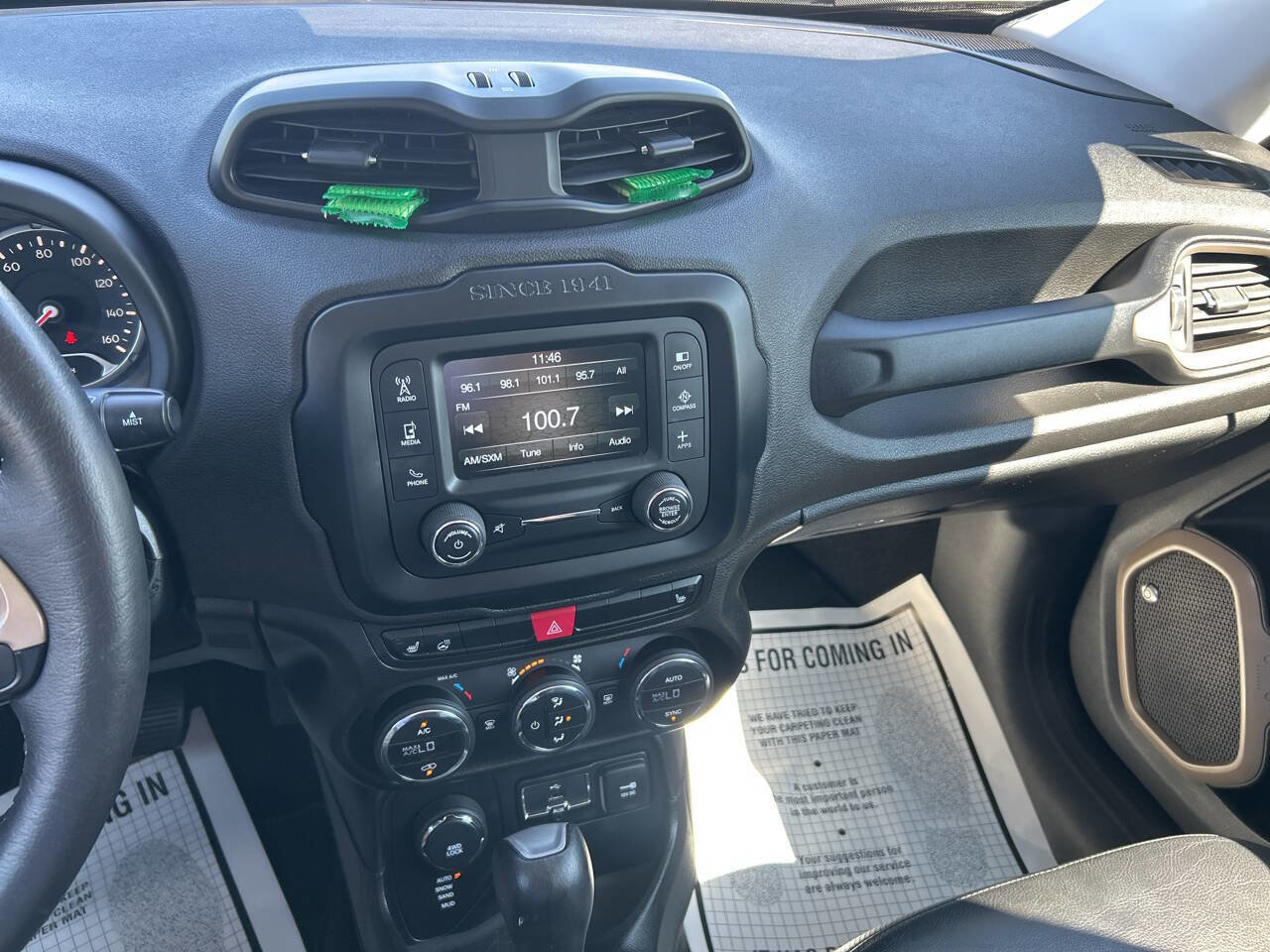 Used 2016 Jeep Renegade Limited image 27