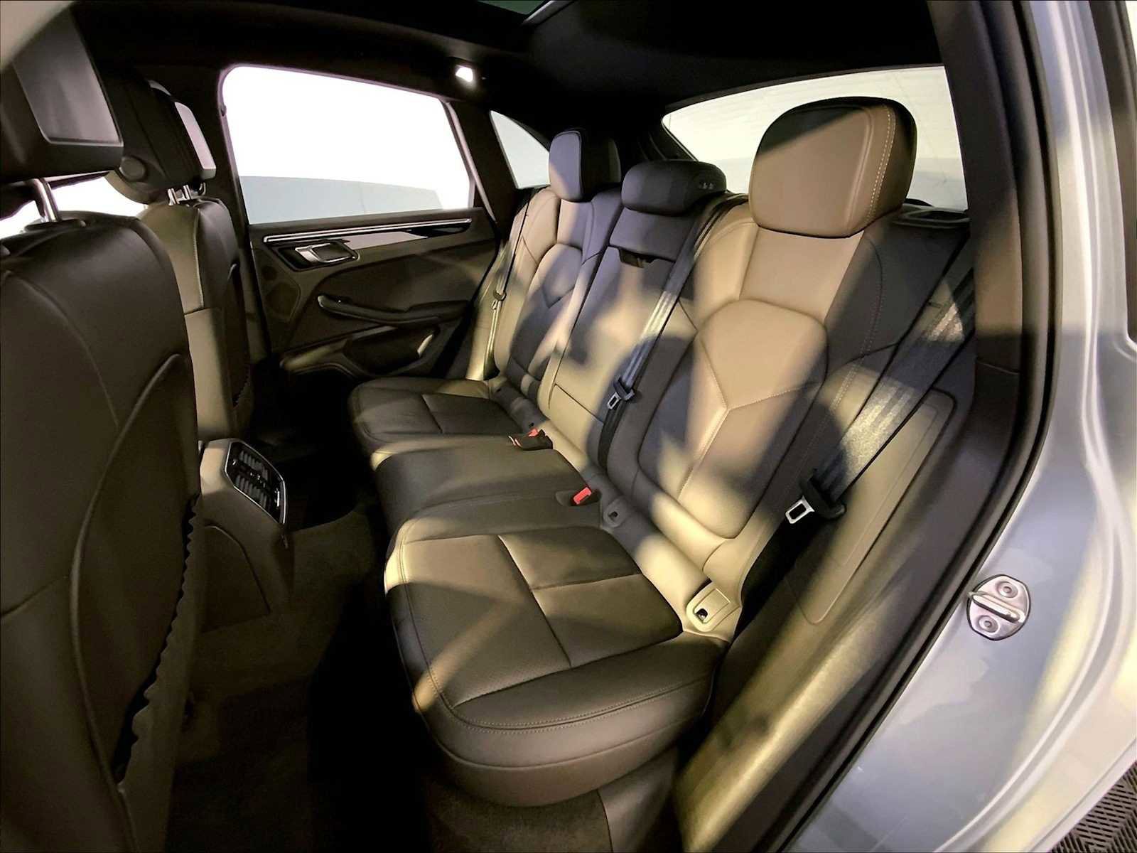 Used 2023 Porsche Macan image 24