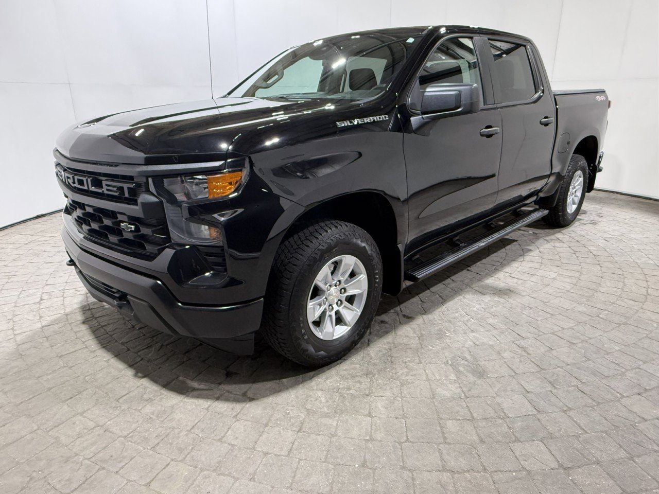 Used 2023 Chevrolet Silverado 1500 W/T w/ WT Value Package image 3