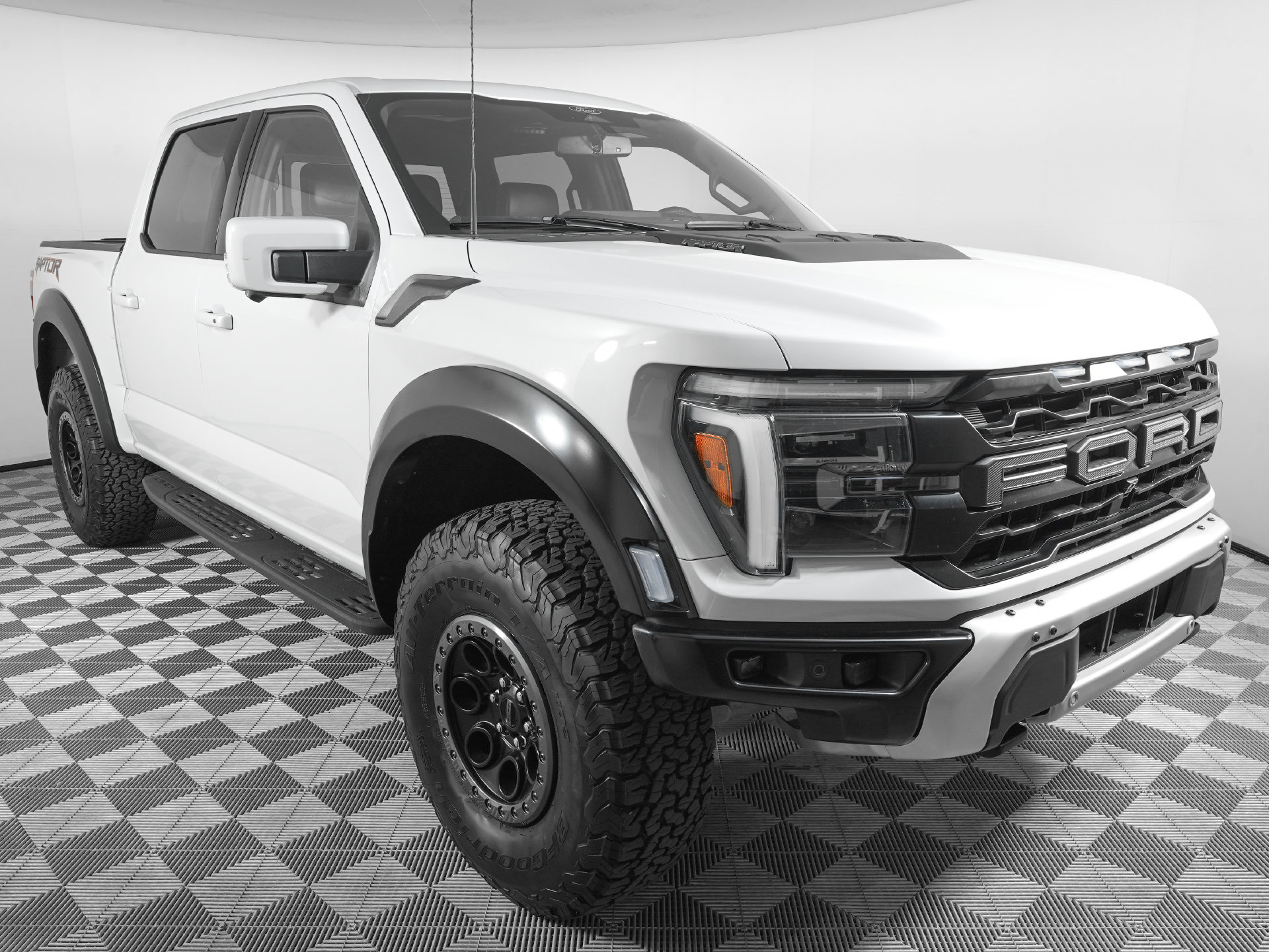 Used 2025 Ford F150 Raptor AWD/4WD image 3