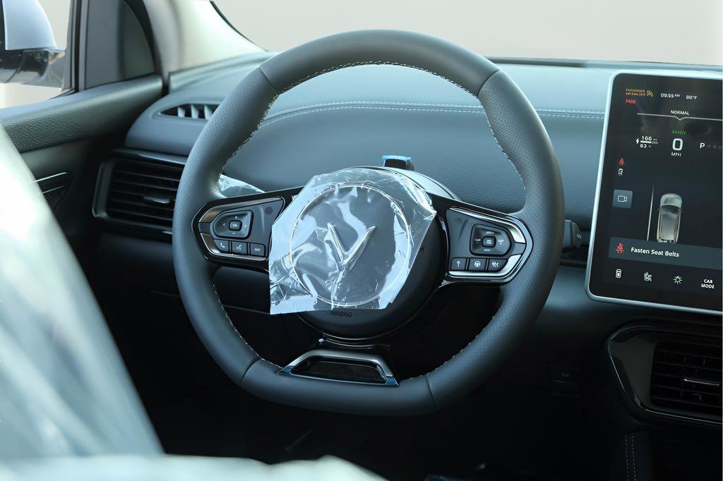 New 2025 VinFast VF 8 Eco image 11