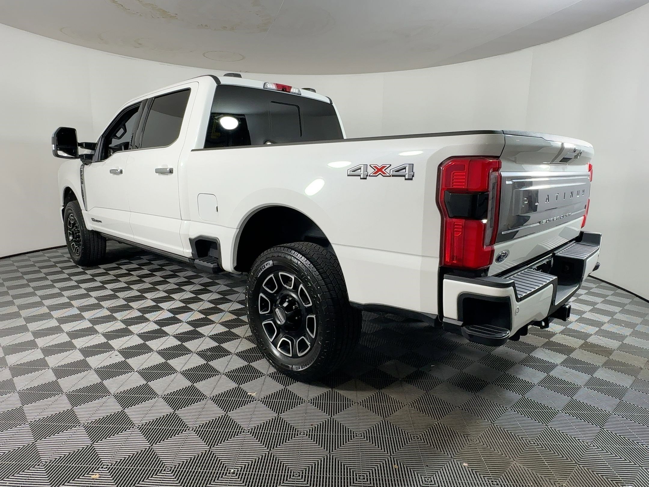 Used 2024 Ford F250 Platinum image 2