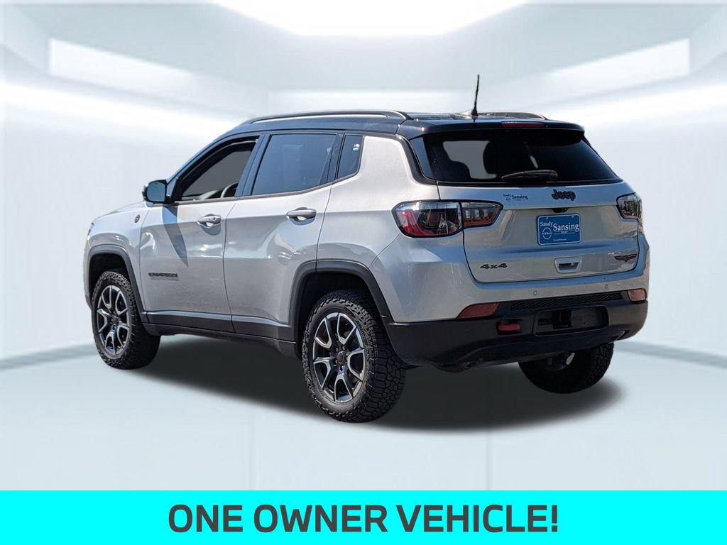 Used 2025 Jeep Compass Trailhawk w/ Trailer Tow Group AWD/4WD image 4