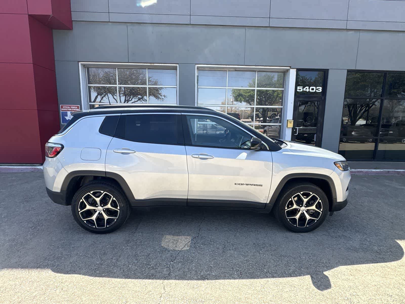 Used 2024 Jeep Compass Limited AWD/4WD image 7