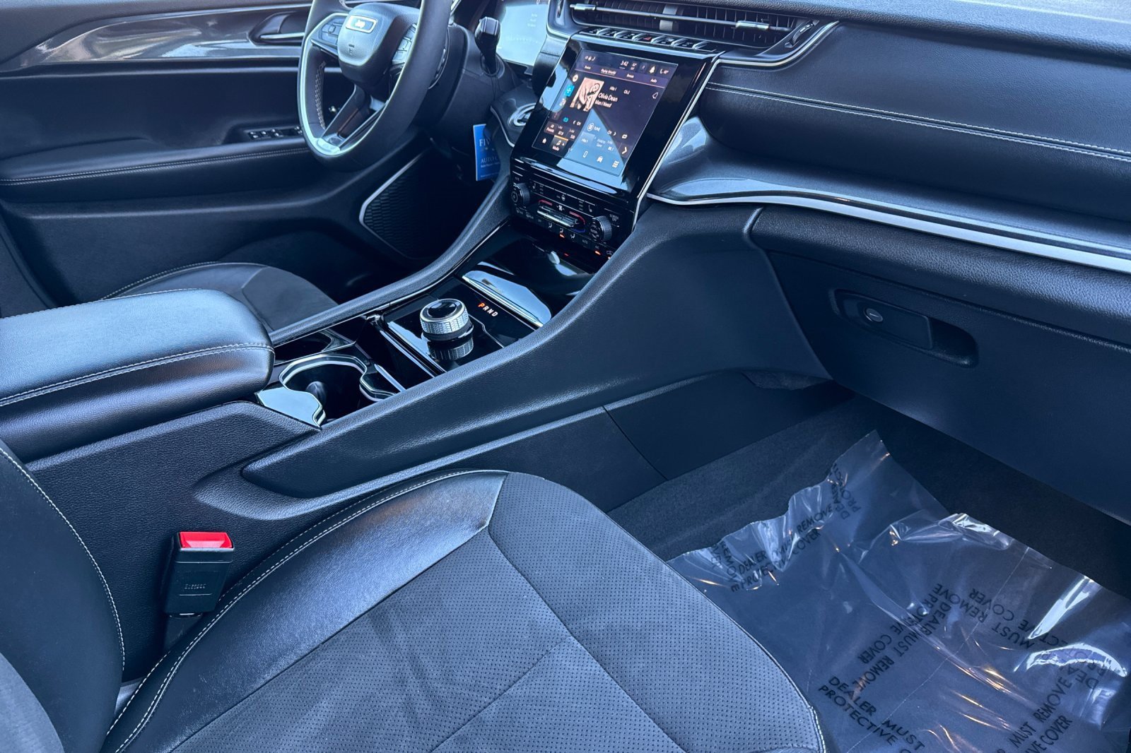 Used 2023 Jeep Grand Cherokee L Laredo image 16