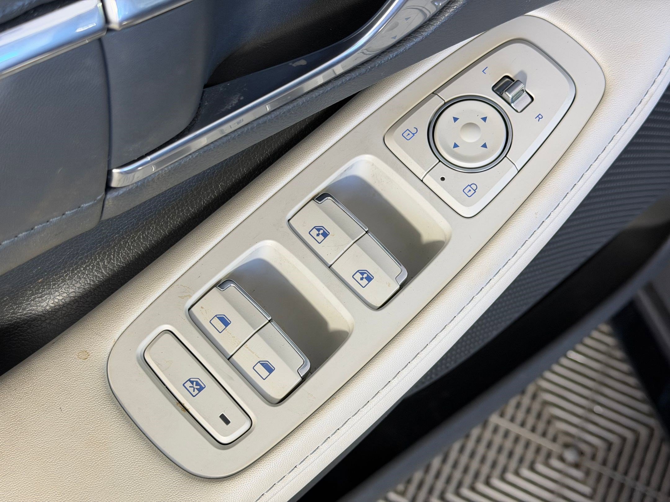 Used 2023 Hyundai Sonata Limited image 11