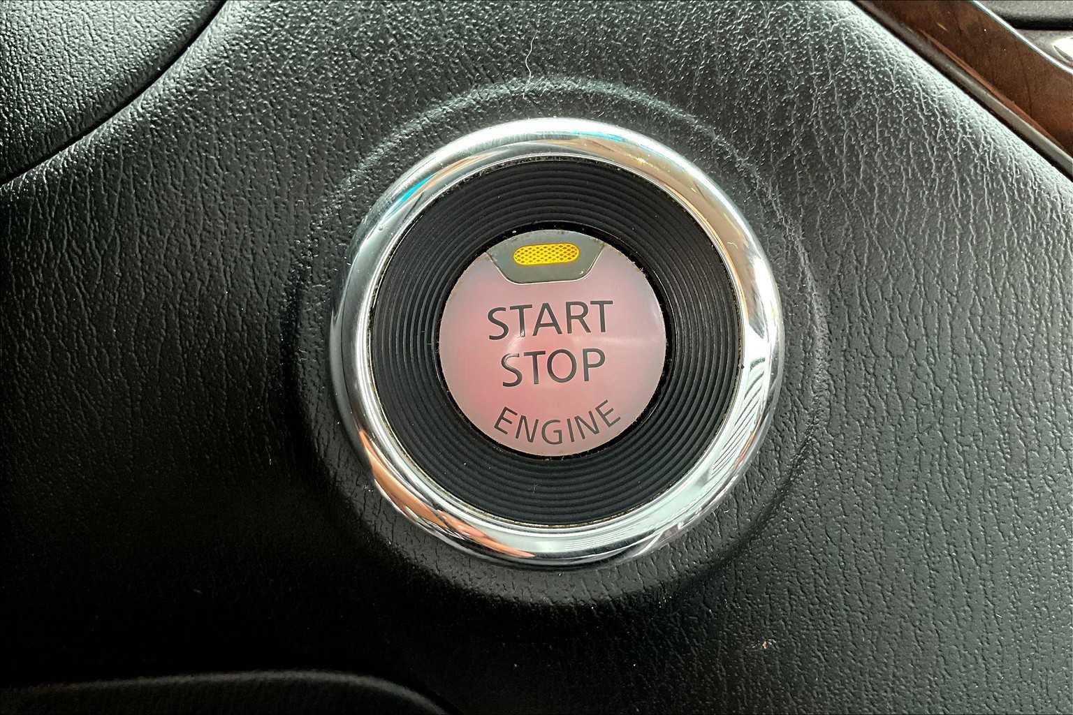 Used 2013 Nissan Pathfinder SL FWD image 36