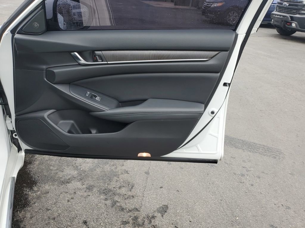 Used 2021 Honda Accord Touring image 31